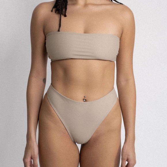 AEXAE Bandeau top and high rise thong bikini (size XS top and Medium bottom) - Picture 6 of 8